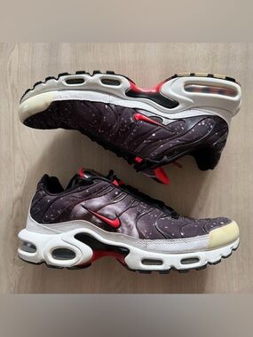 Nike Air Max PLUS Black White Galaxy Supernova Shoes CW6019-001 Sz 9